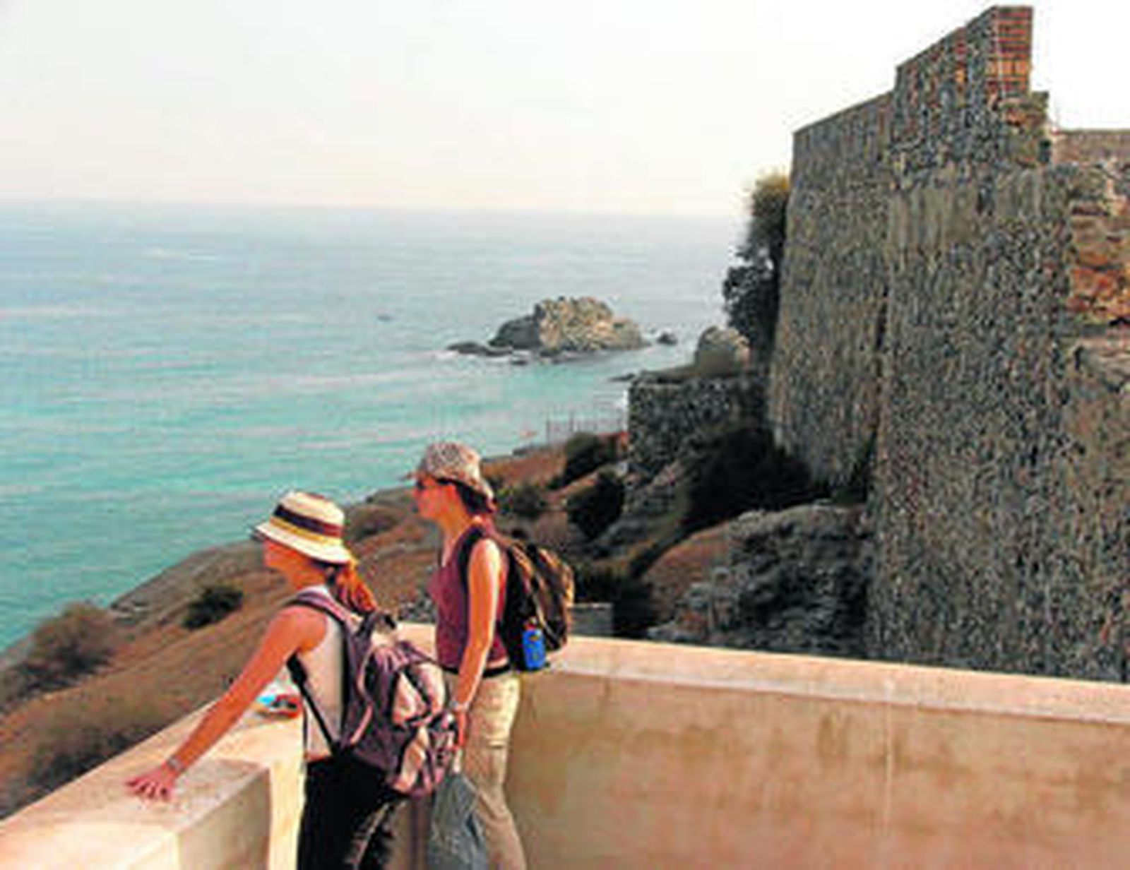 El plan incluye visitas a monumentos, rutas gastronómicas y regalos promocionales.