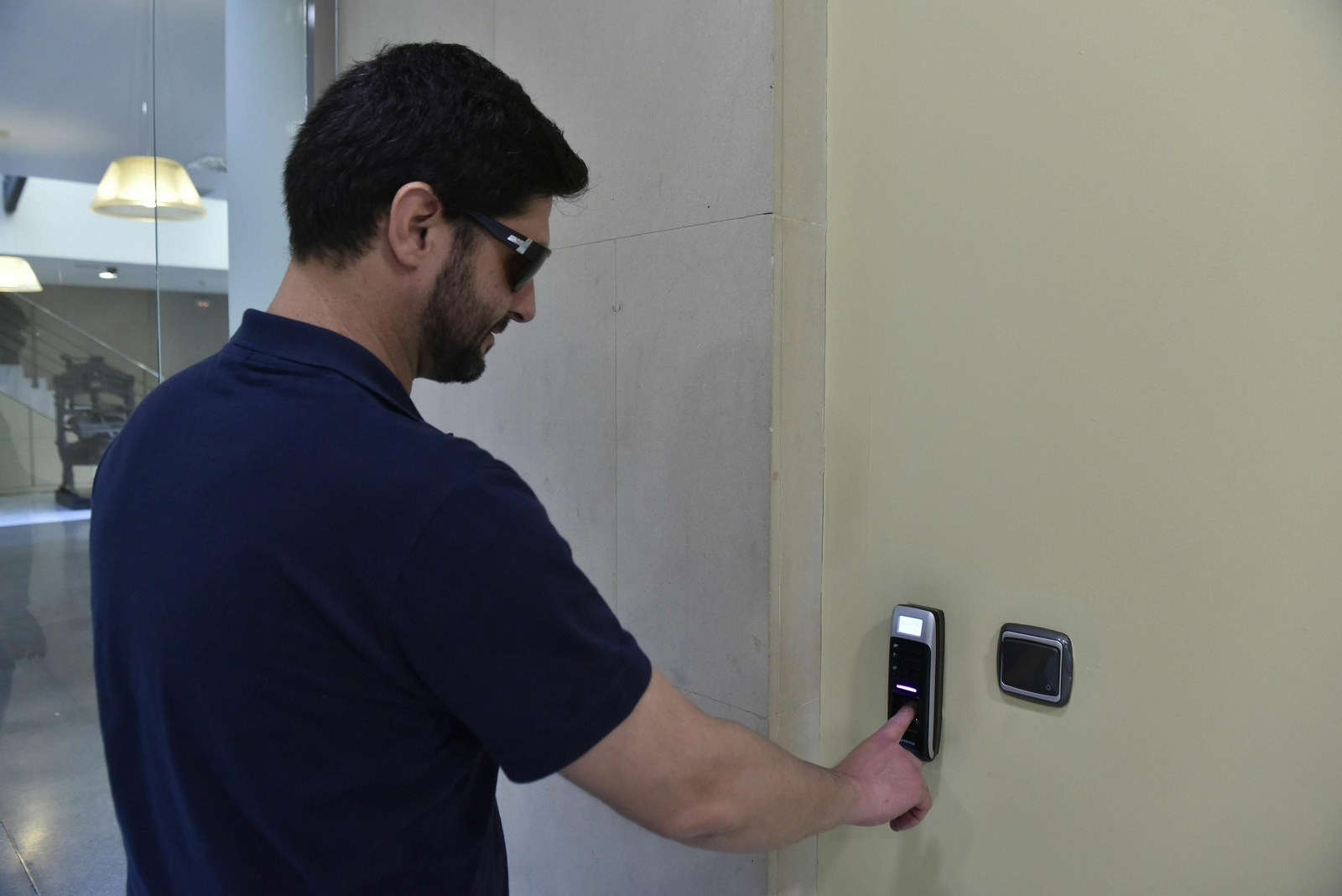 Más de 330.000 granadinos pasan controles horarios de la jornada laboral