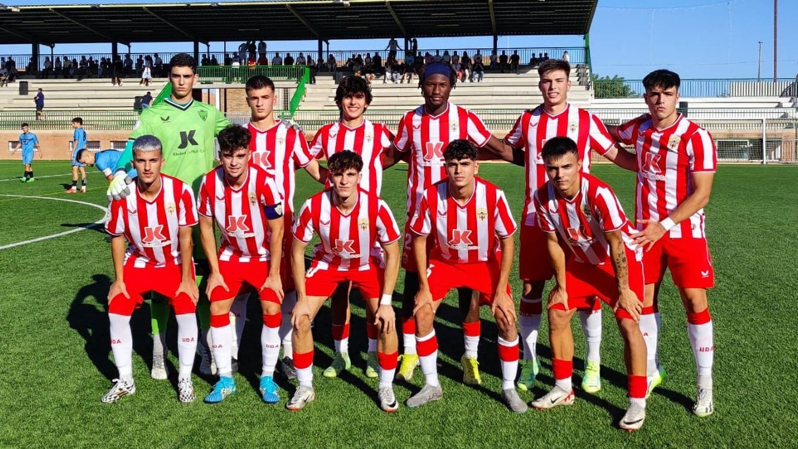 Once del conjunto rojiblanco en su partido frente al Séneca en el Francisco Pomedio.