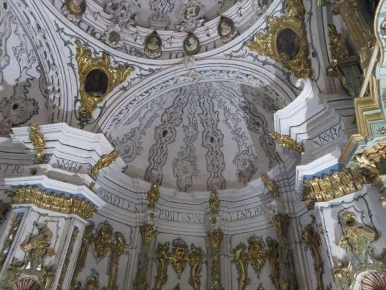 El camarín de la Virgen de la Soledad de Fuente Obejuna, en imágenes