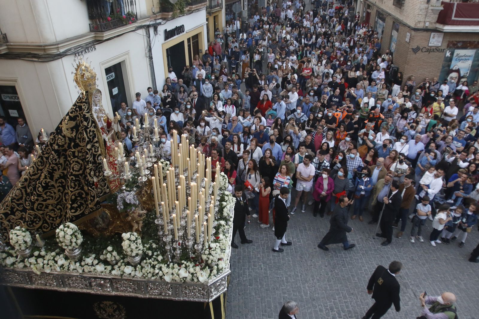 Viernes Santo en Córdoba: la procesión de los Dolores, en imágenes