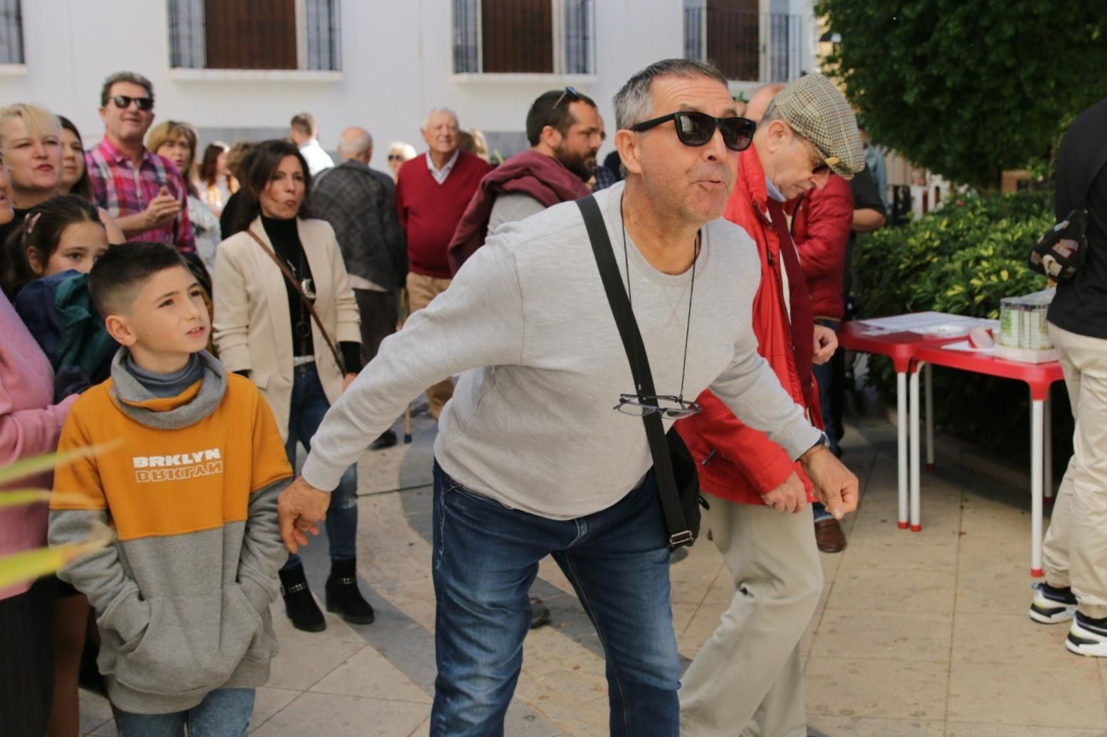 Las imágenes del concurso de lanzamiento de hueso de aceituna de Canjáyar
