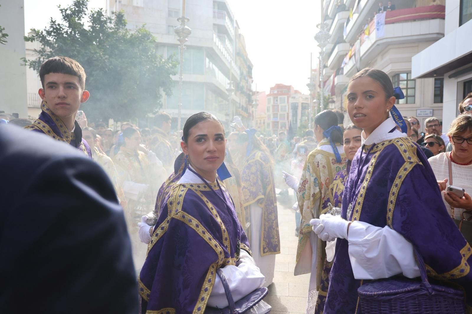 Imágenes de la salida del Virgen de la Amargura desde la Iglesia de la Concepción en la Magna Mariana de Huelva