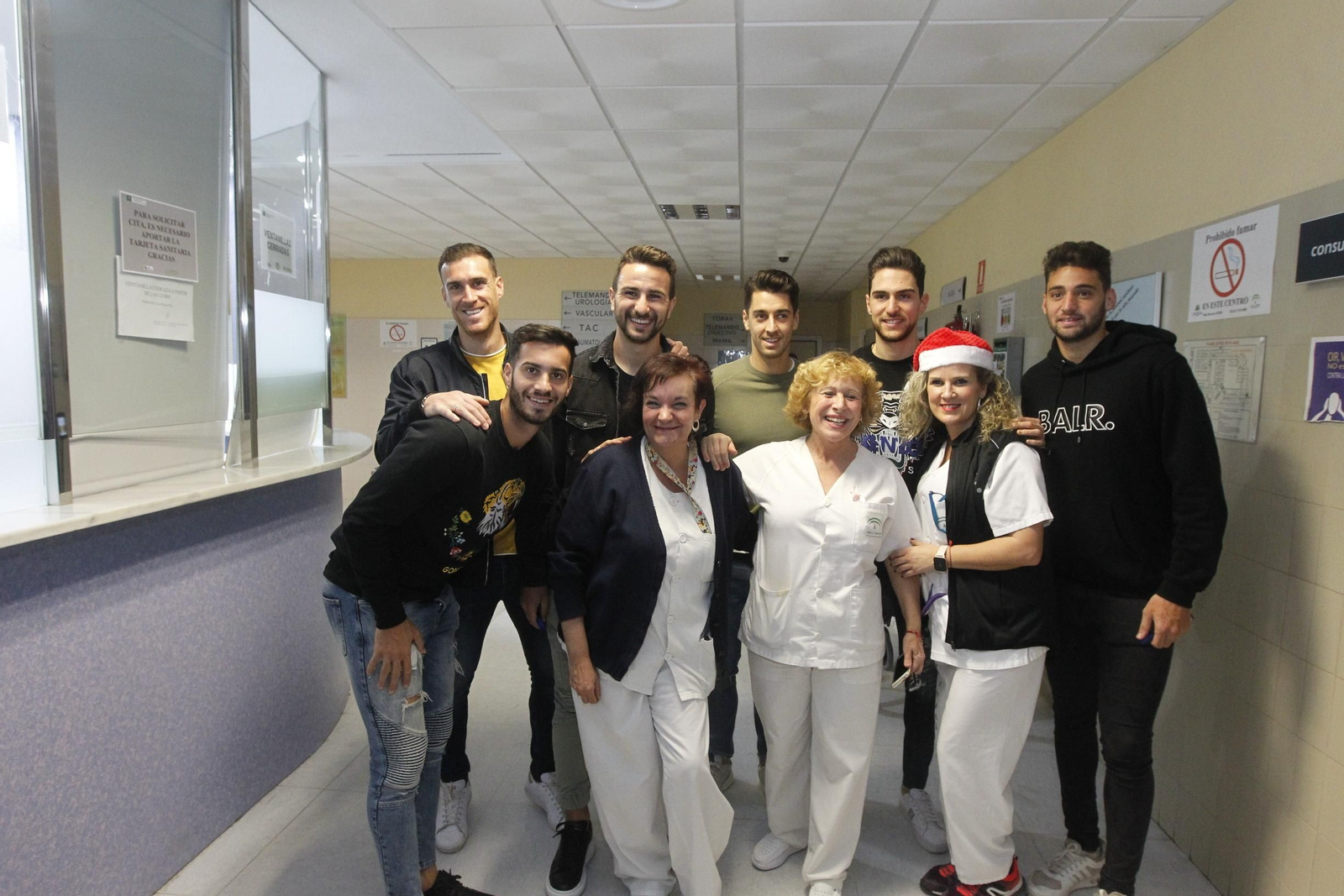Fotogalería visita jugadores U.D. Almería Hospital Torrecárdenas