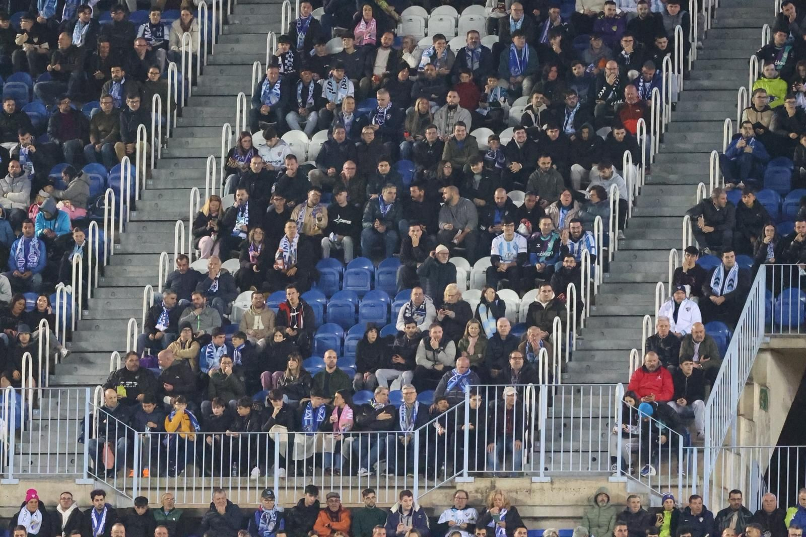Búscate en las gradas de La Rosaleda en el Málaga CF-Zaragoza