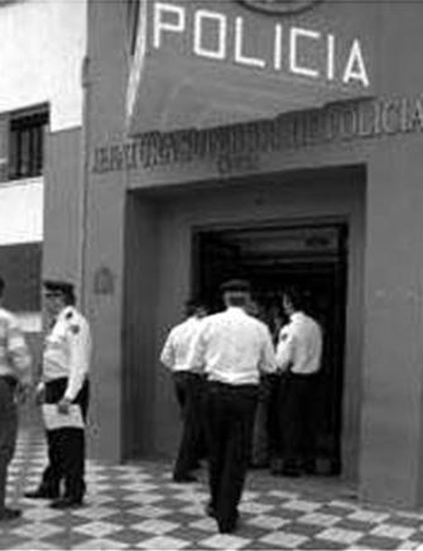 Entrada a la Comisaría de Policía de la ciudad.