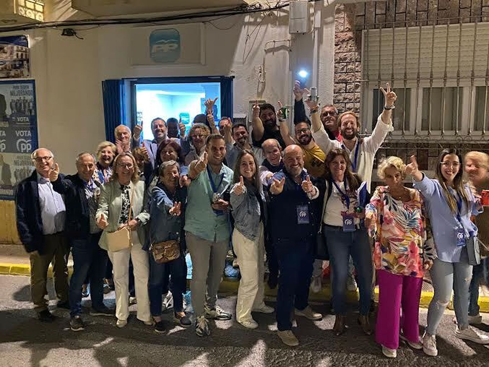 Los populares de Dalias salieron a la calle a calebrarlo