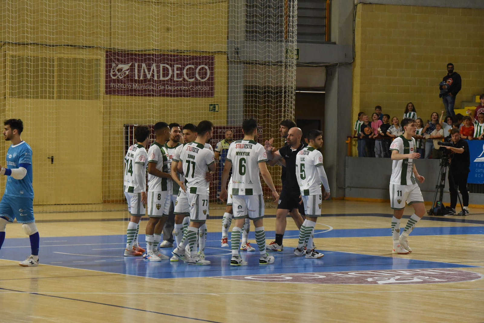 Las mejores fotos del ambiente en Vista Alegre para el Córdoba Futsal - AD Sala 10 Zaragoza