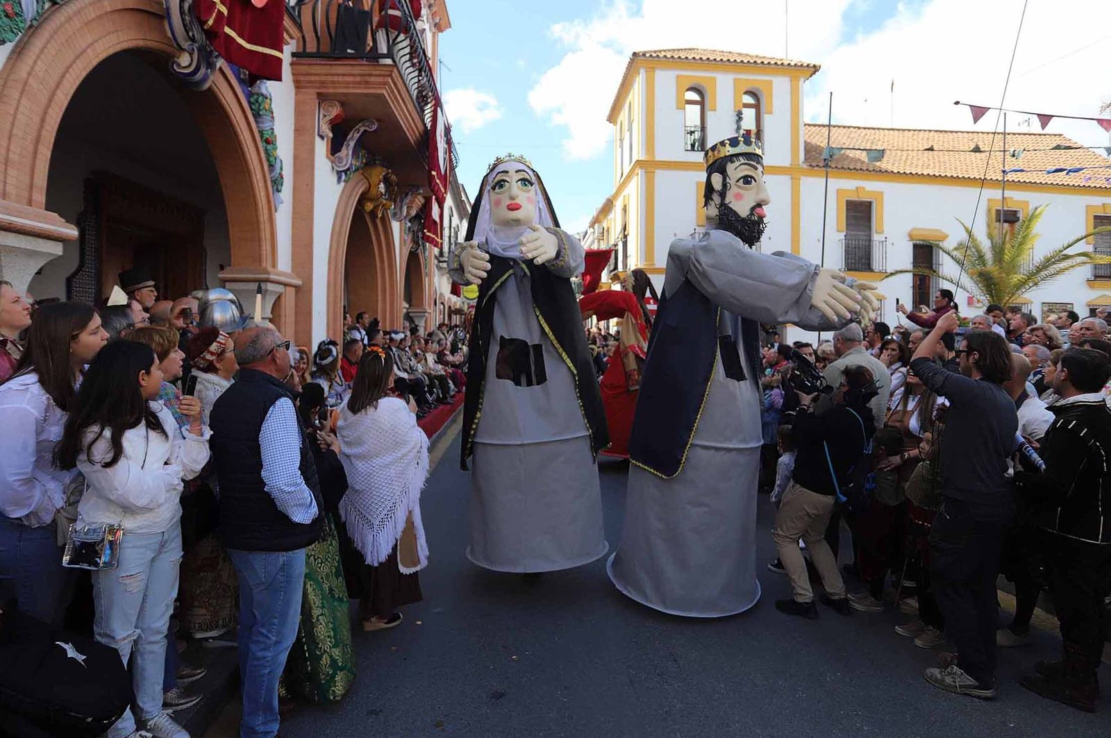 Imágenes del gran ambiente en la Feria Medieval de Palos de la Frontera, Huelva