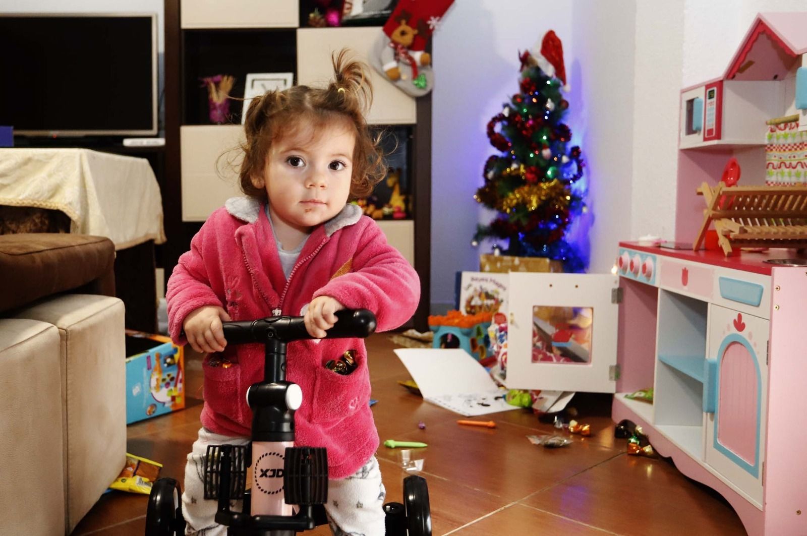 Imágenes de la mañana de ilusión en los hogares de Huelva