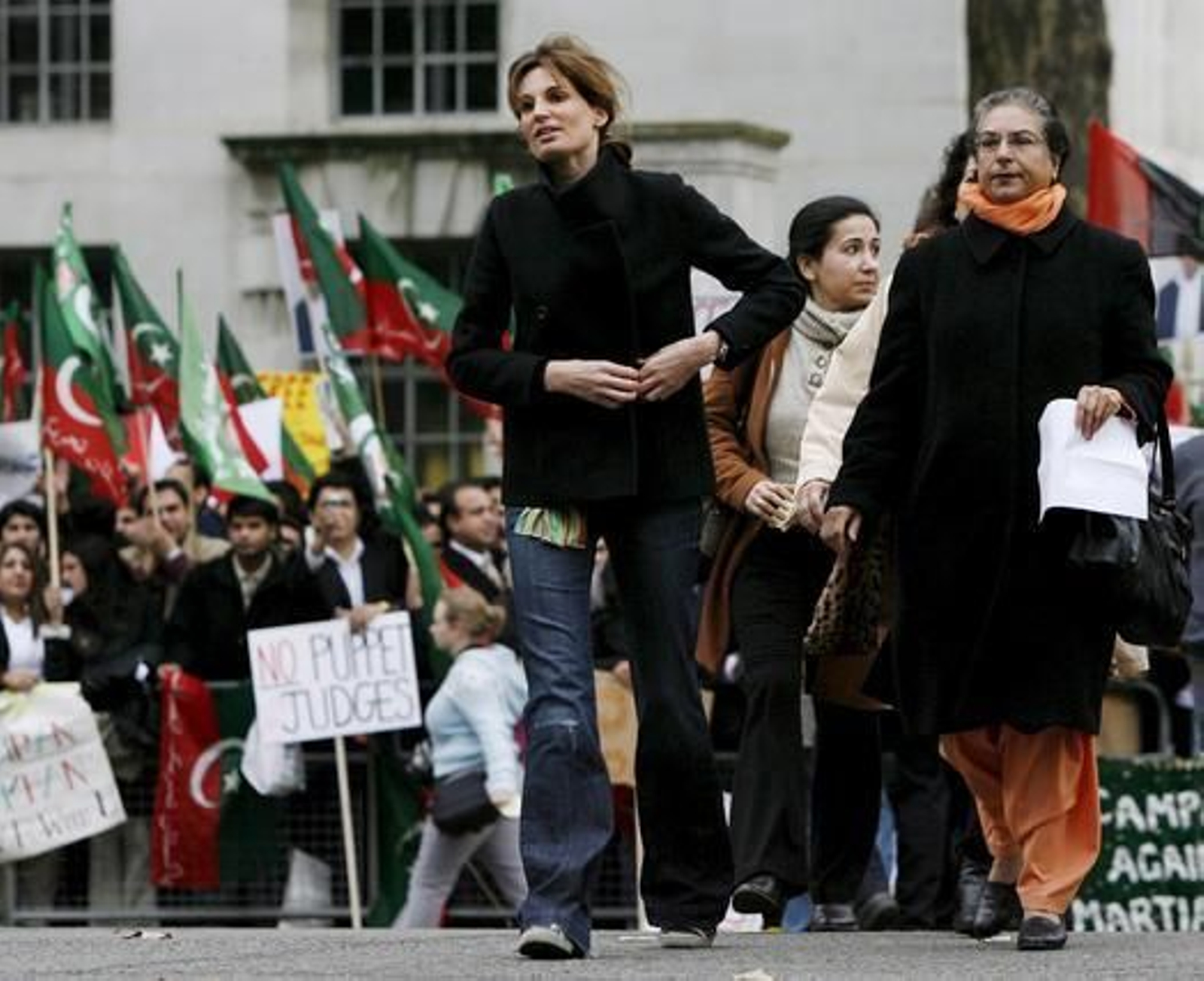 La policía del Reino Unido detiene al fundador de Wikileaks, Julian Assange. / EFE