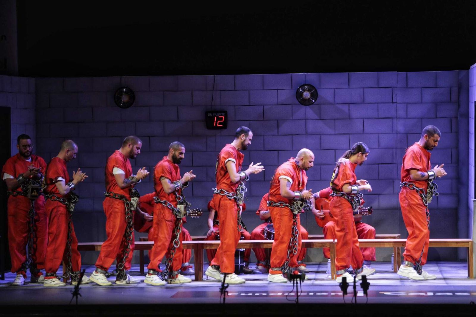 La chirigota 'Gente con chispa', en el COAC 2022