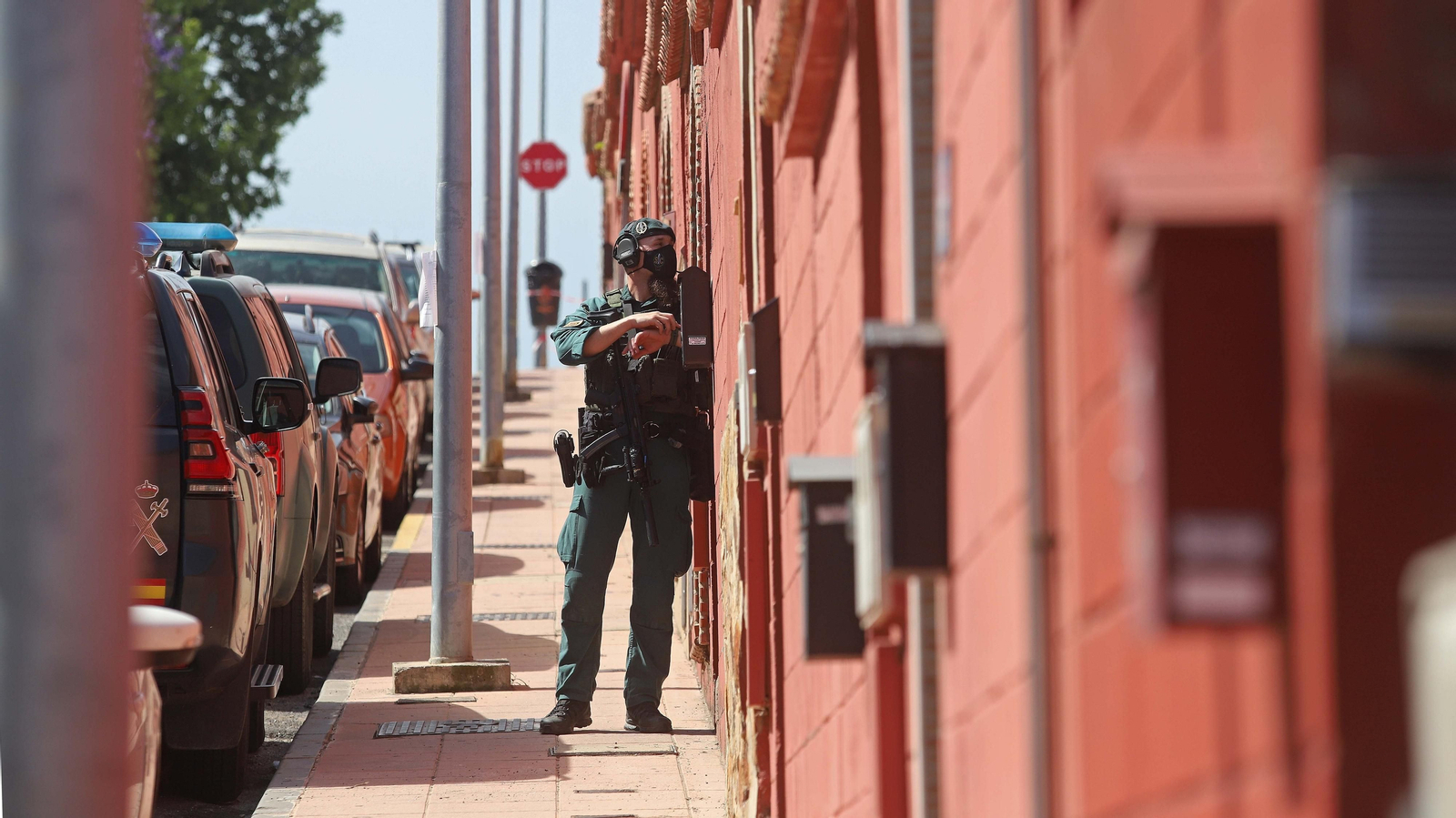 Fotos de los registros de la Guardia Civil en Algeciras Fotos de los registros de la Guardia Civil en Algeciras