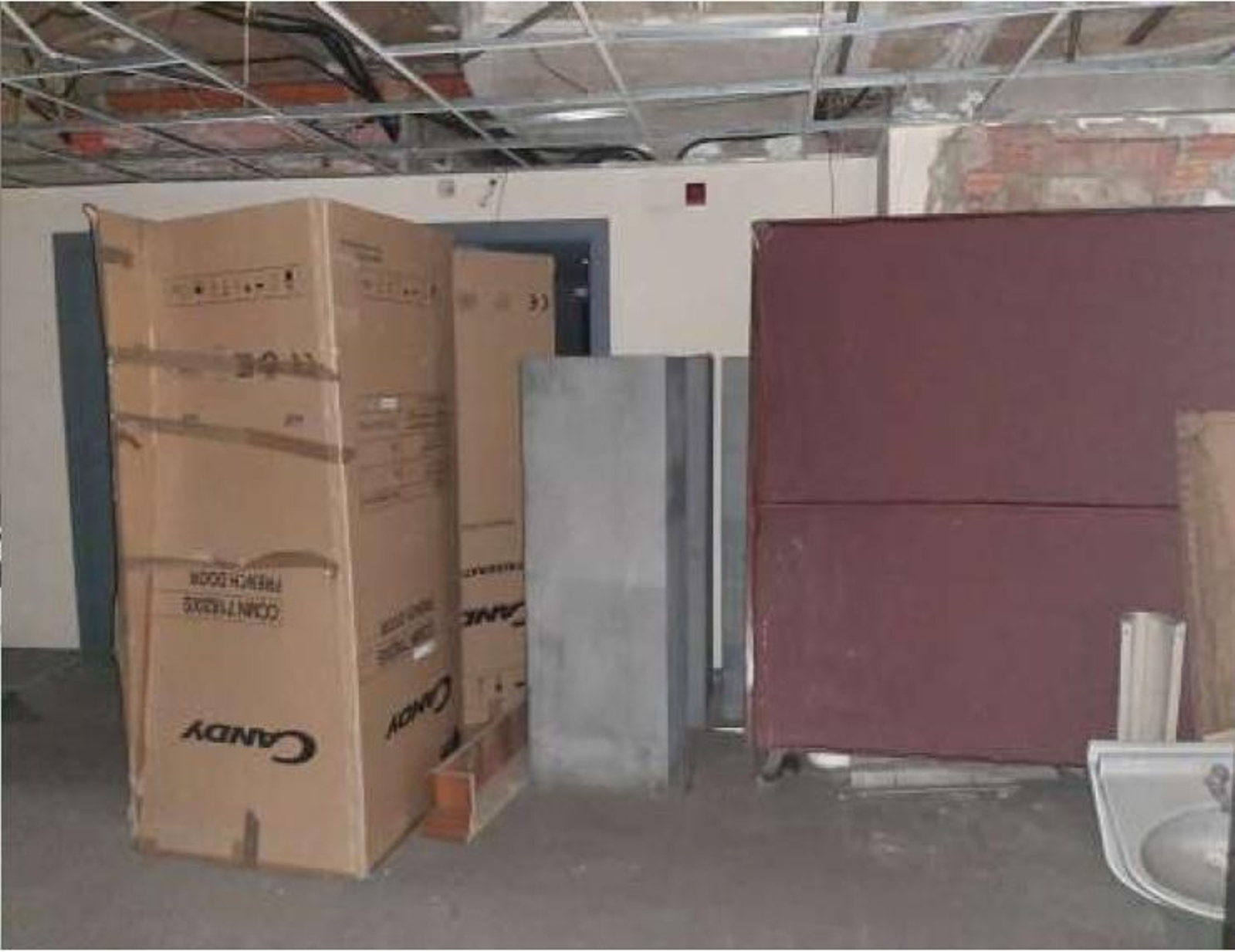 Suciedad acumulada en la antigua biblioteca de la calle Alfonso XII