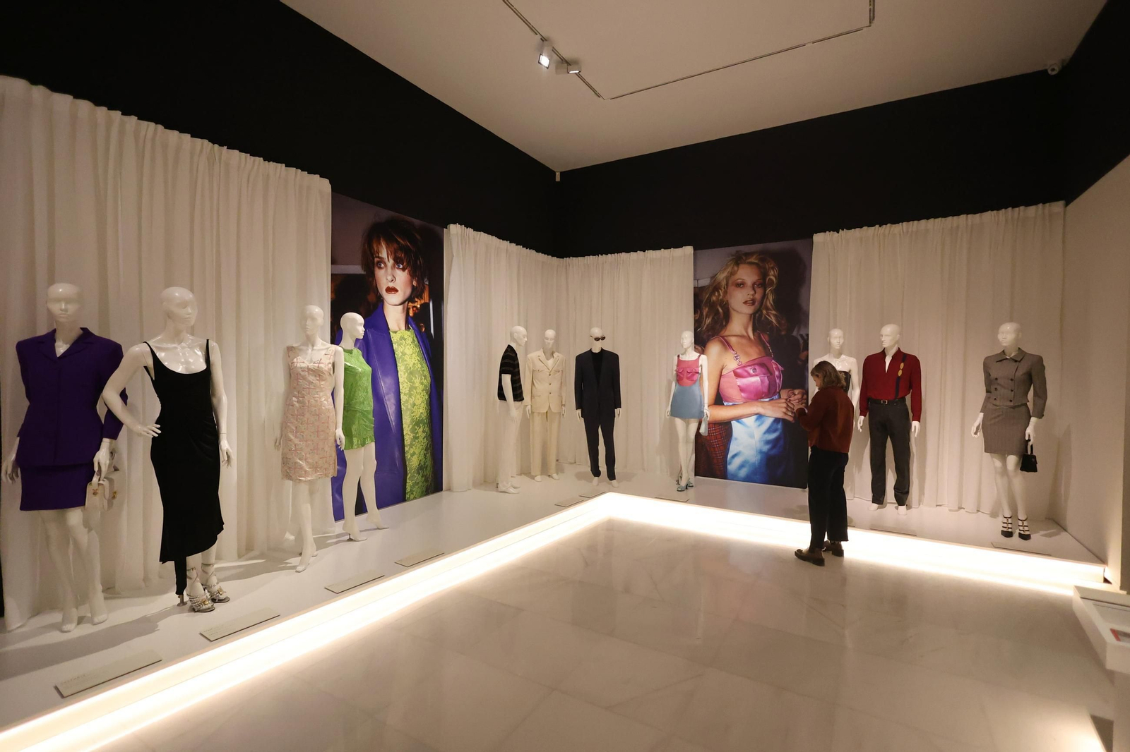 Todos los detalles de la exposición de Versace en Málaga, en imágenes