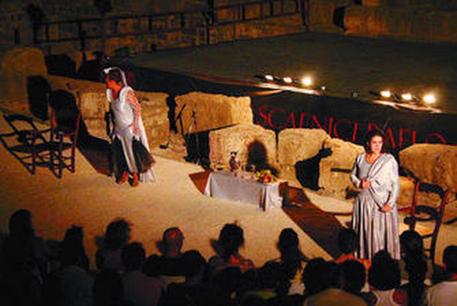 Representación de 'Clitemnestra', a cargo de EME Teatro, en el Conjunto Arqueológico de Baelo Claudia.