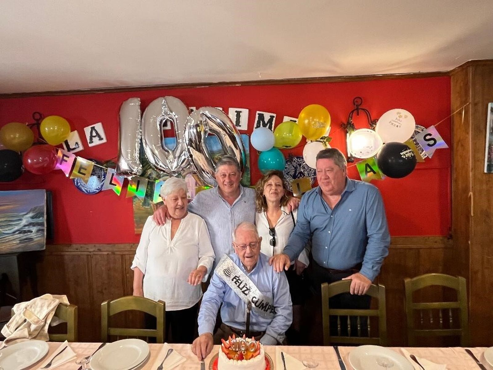 Juan Sánchez Balae con sus hijos Santiago, Juan Pablo, Charo y María Sánchez Palma.