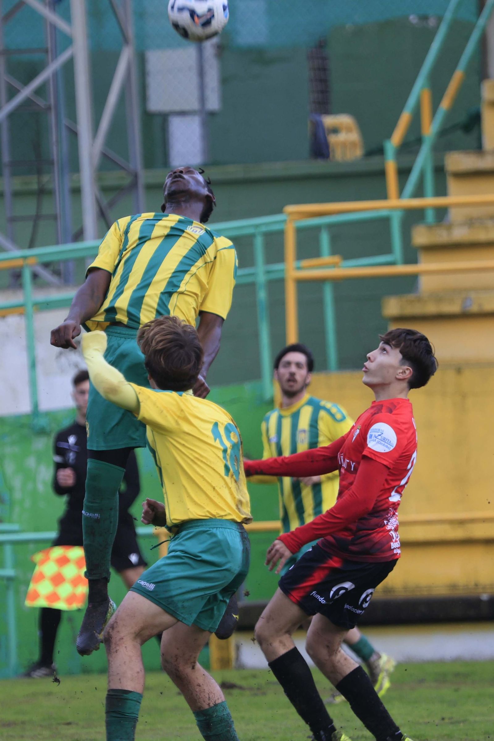 Las fotos de la visita del Egabrense de Rafa Escobar a la Unión Deportiva Los Barrios
