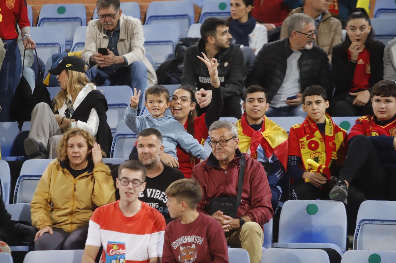 Gran ambiente para ver la selección española sub-21 en Huelva