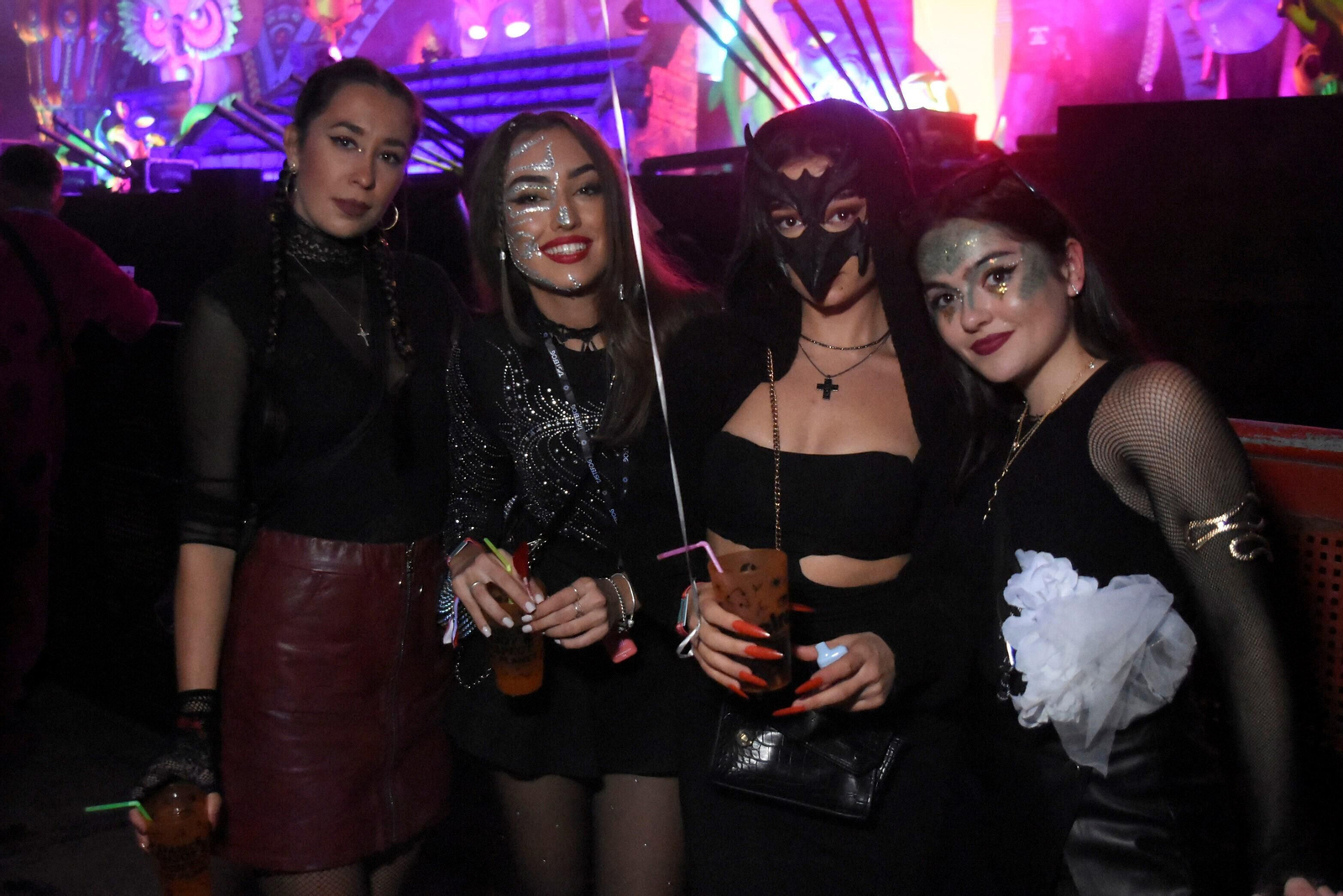 El festival Elrow reúne en Córdoba a miles de personas, en imágenes