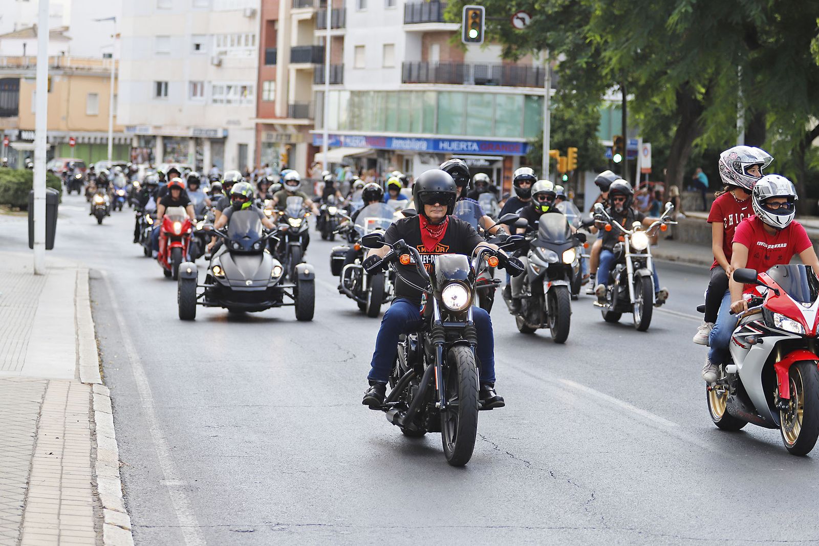 Las motos del club Descubridores toman las calles de Huelva
