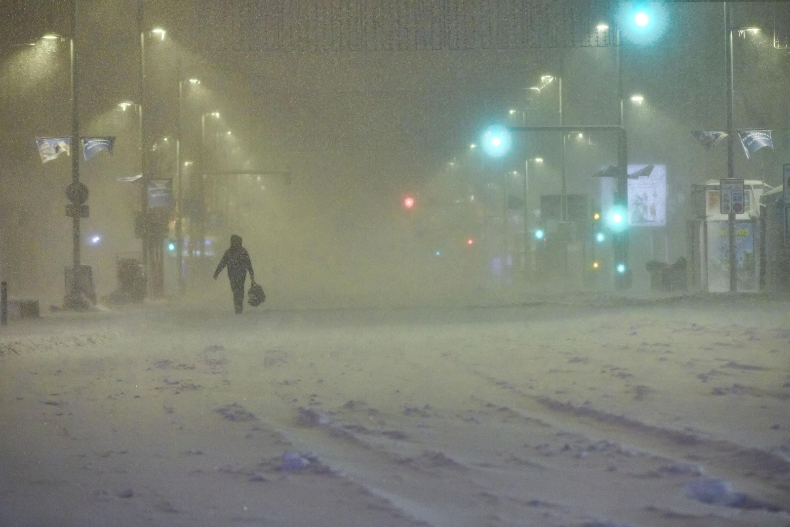 El segundo día del temporal 'Filomena' en imágenes: más nieve y caos