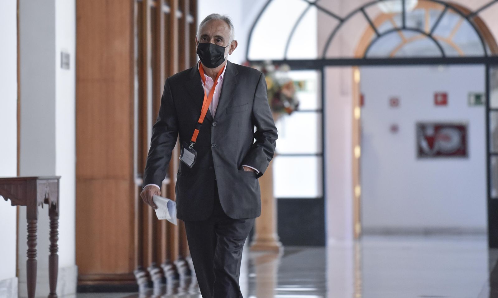 Fernando Villén antes de entrar en la comisión sobre la Faffe en el Parlamento de Andalucía