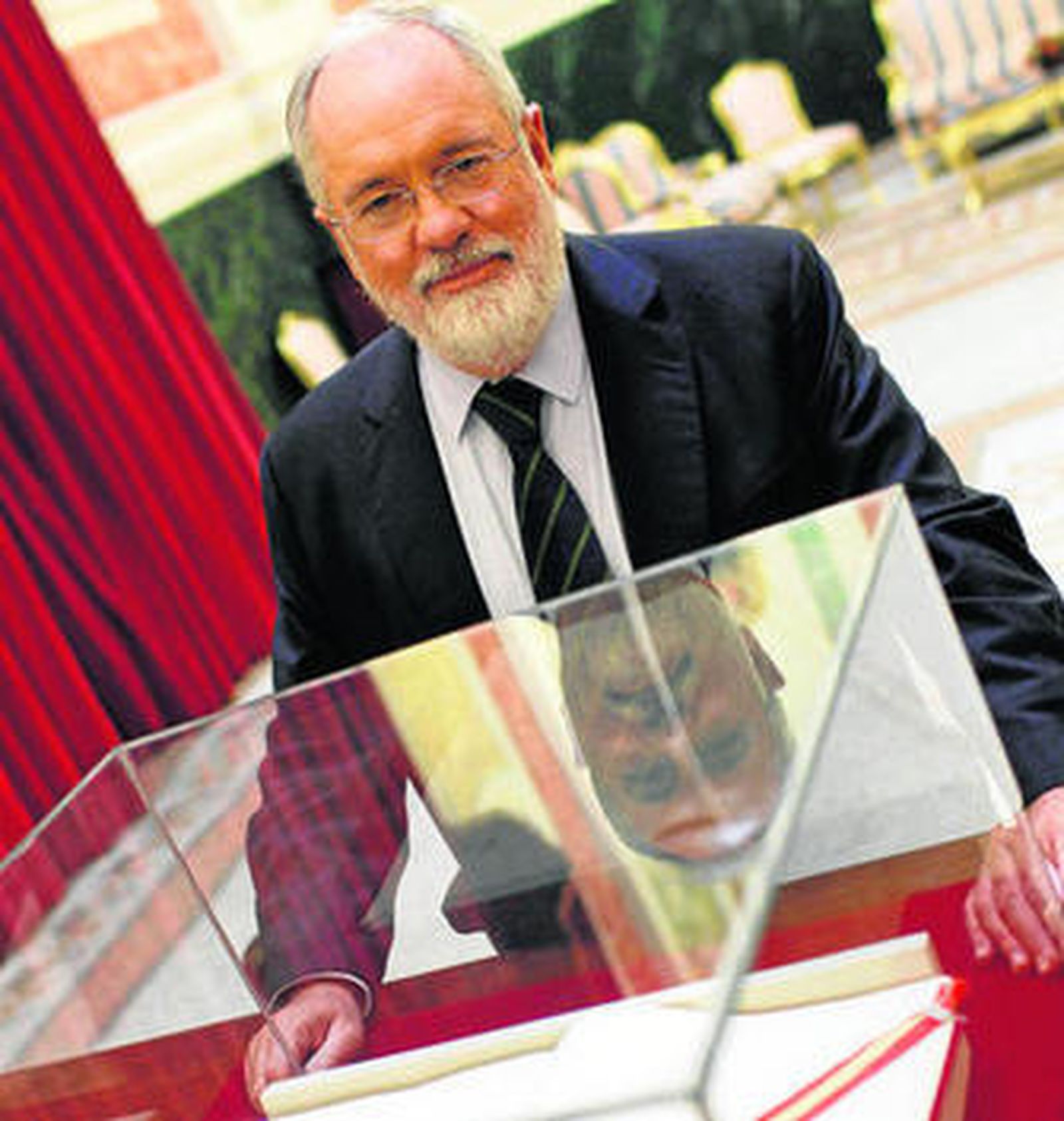 Arias Cañete en el Congreso de los Diputados antes de la entrevista.