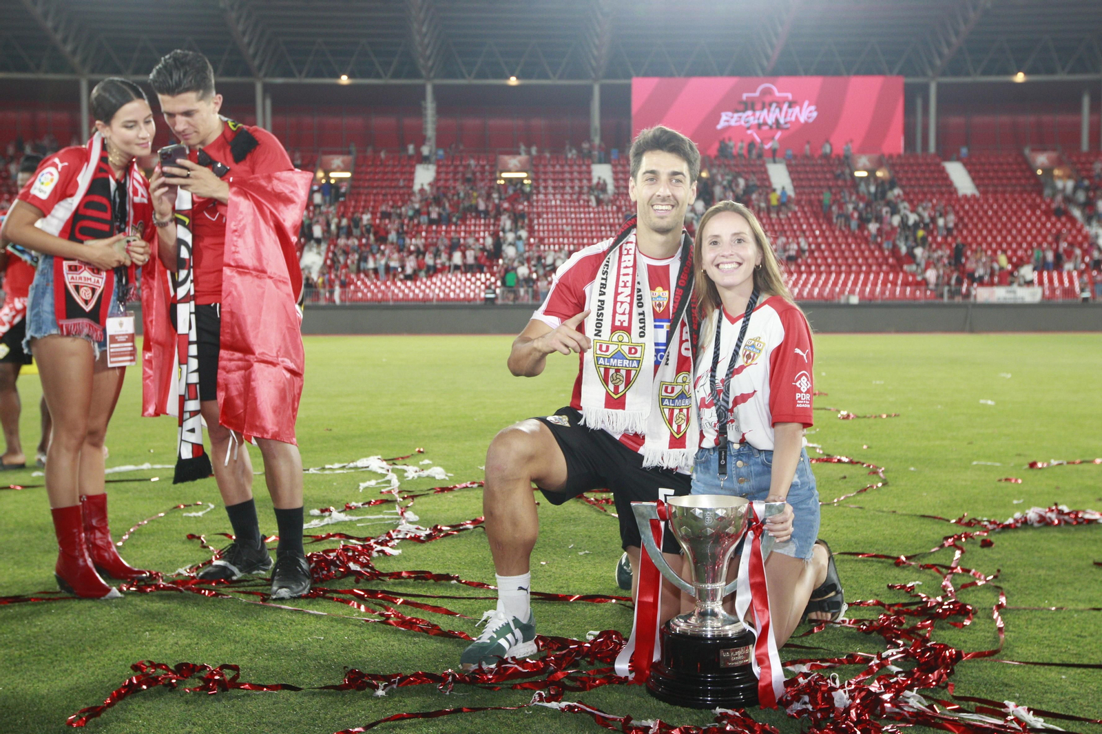 Las imágenes de la fiesta del ascenso de la U.D. Almería en el Estadio Mediterráneo.