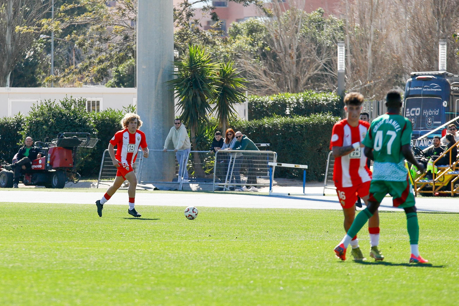 Las imágenes de Segunda RFEF entre Almeria B y recreativo de Granada
