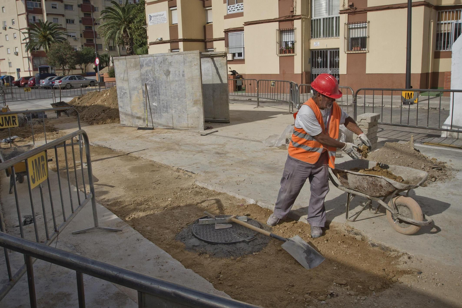 Imagen de archivo de trabajos de mejora en la barriada Cayetano Roldán
