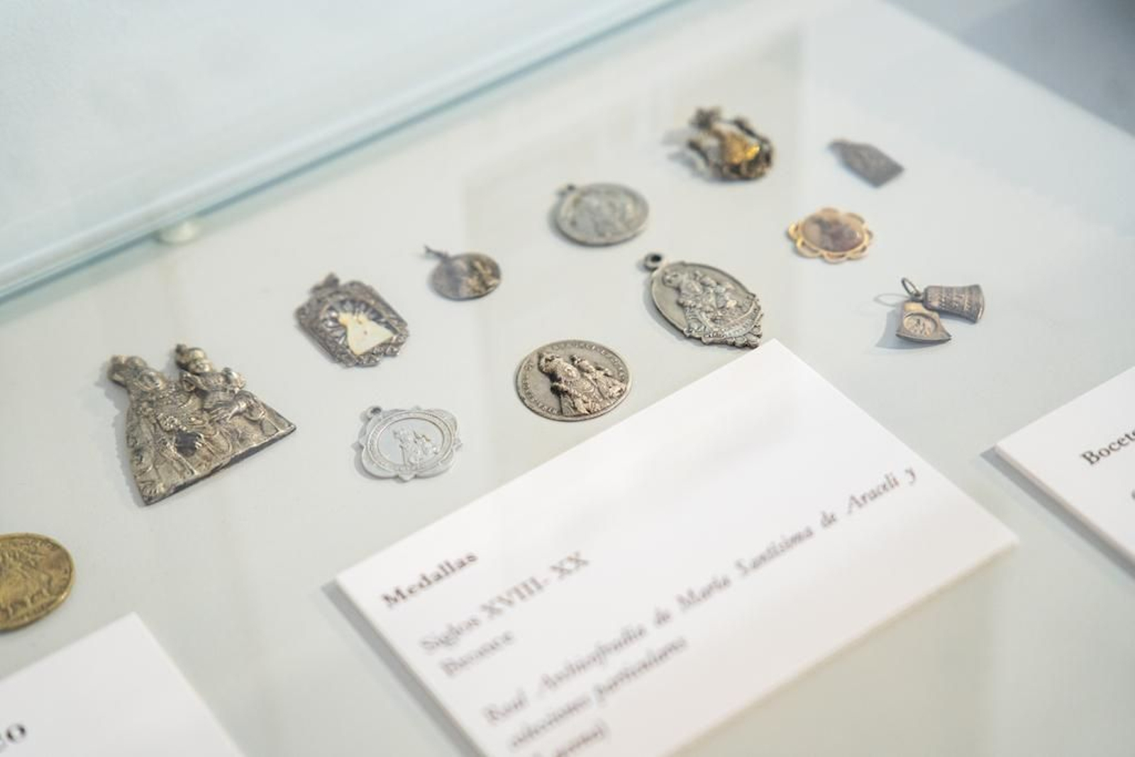 'Araceli en el arte', la exposición por el aniversario de la coronación canónica de la patrona de Lucena, en imágenes