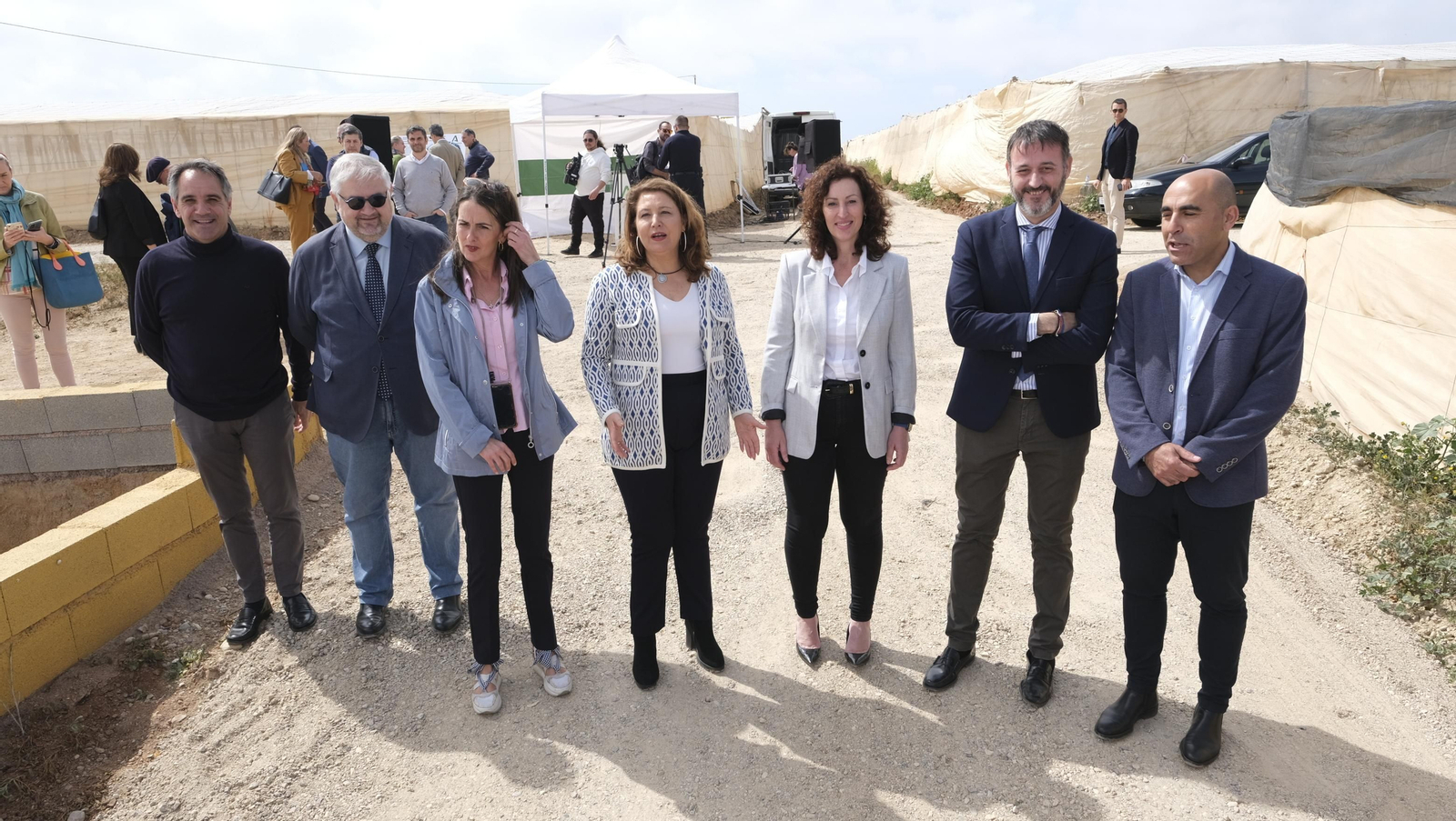 Imágenes de la visita a las obras del camino rural La Palmera