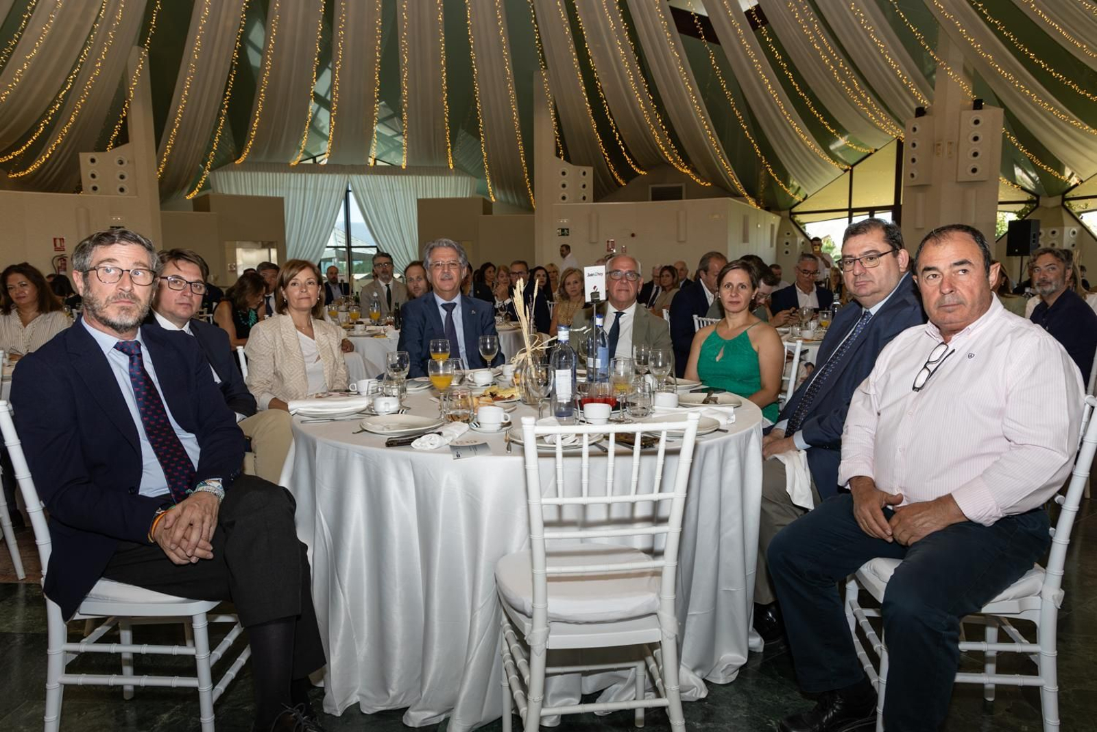 La sociedad jiennnese ha acompañado al Grupo Joly en su desayuno con la consejera.