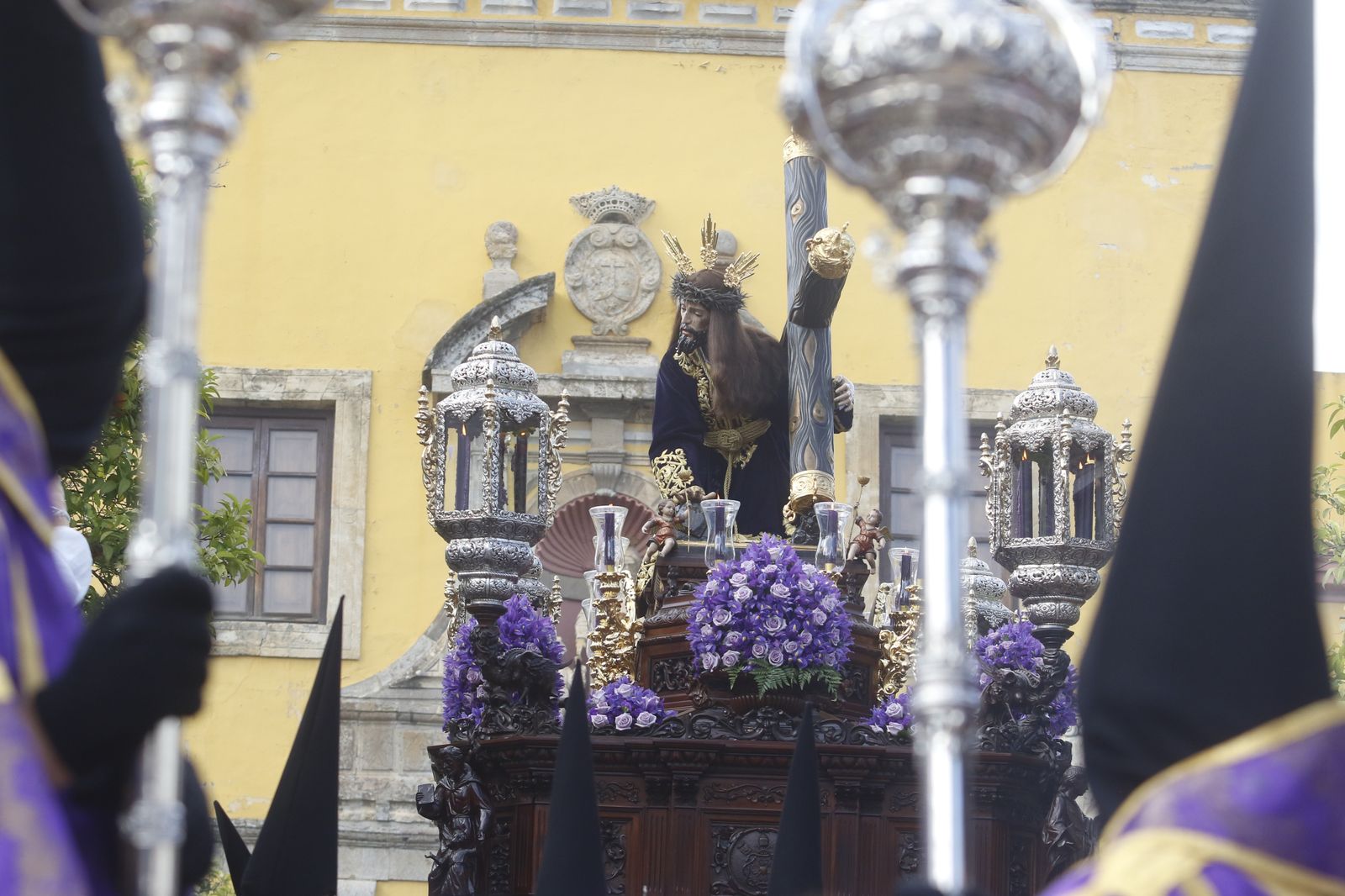 Jueves Santo en Córdoba: La procesión del Caído, en imágenes