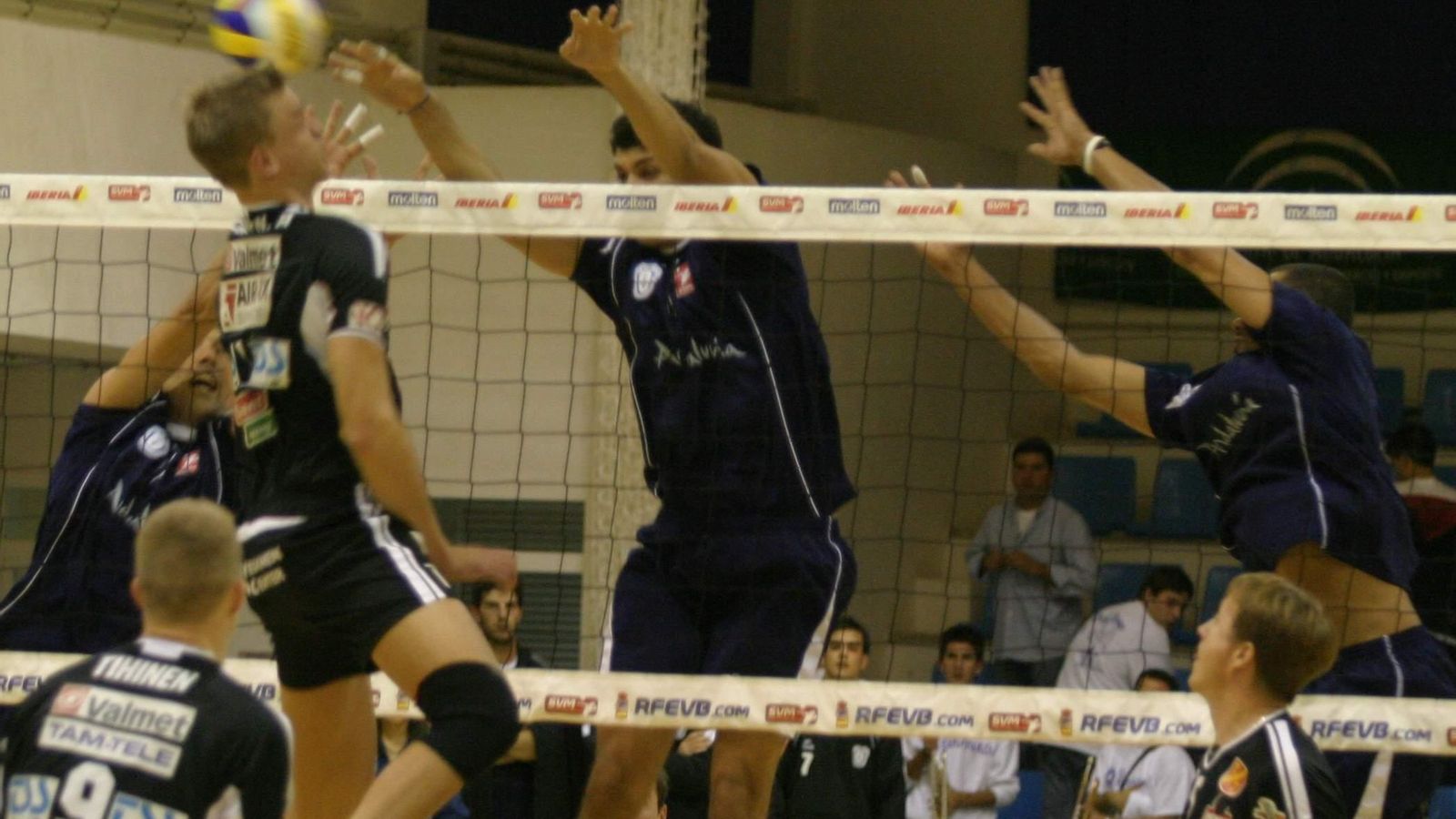 El Universidad de Granada masculino, en su único partido europeo en casa, ante el Isku Tampere
