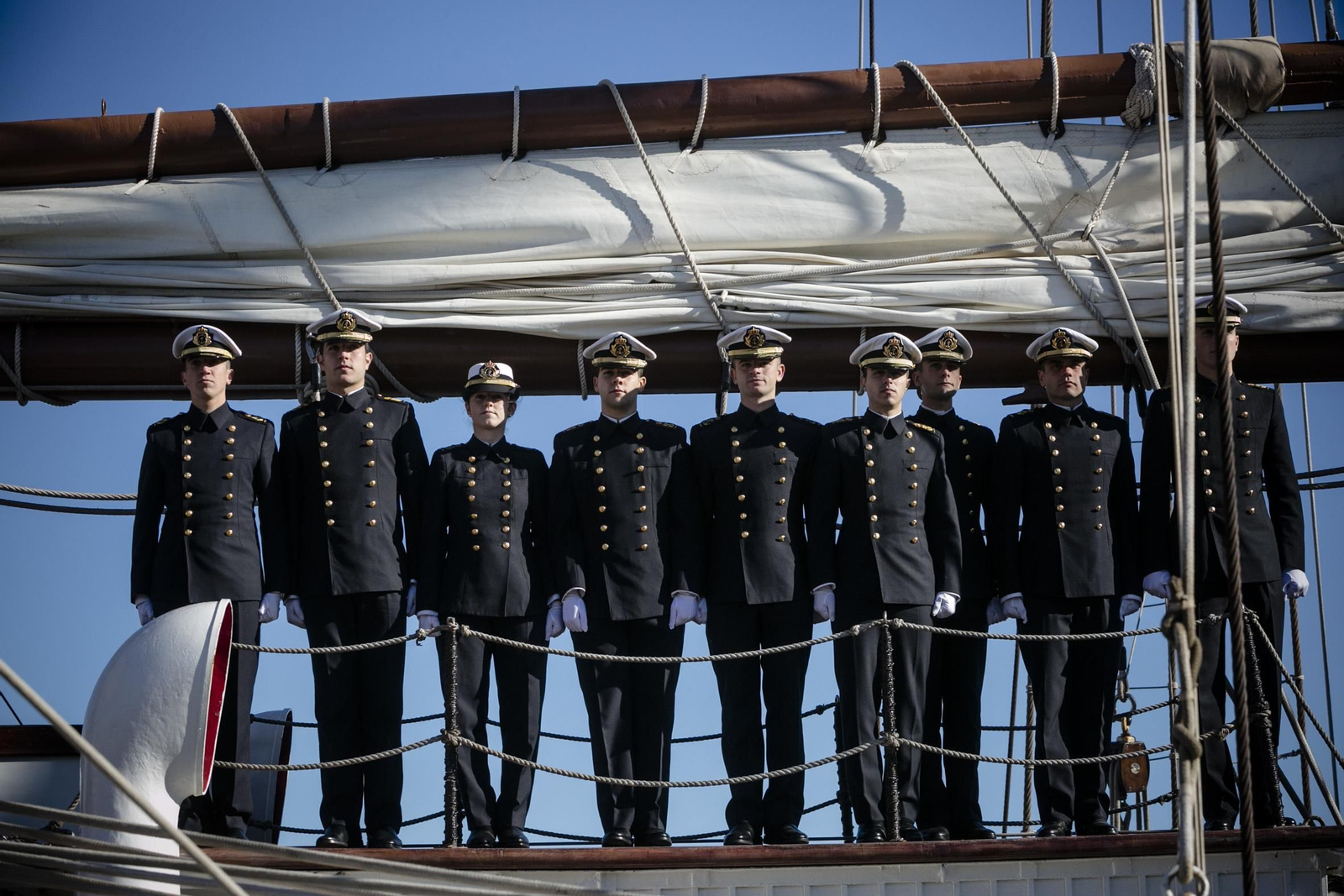 Elcano inicia su XCI crucero de instrucción en Cádiz