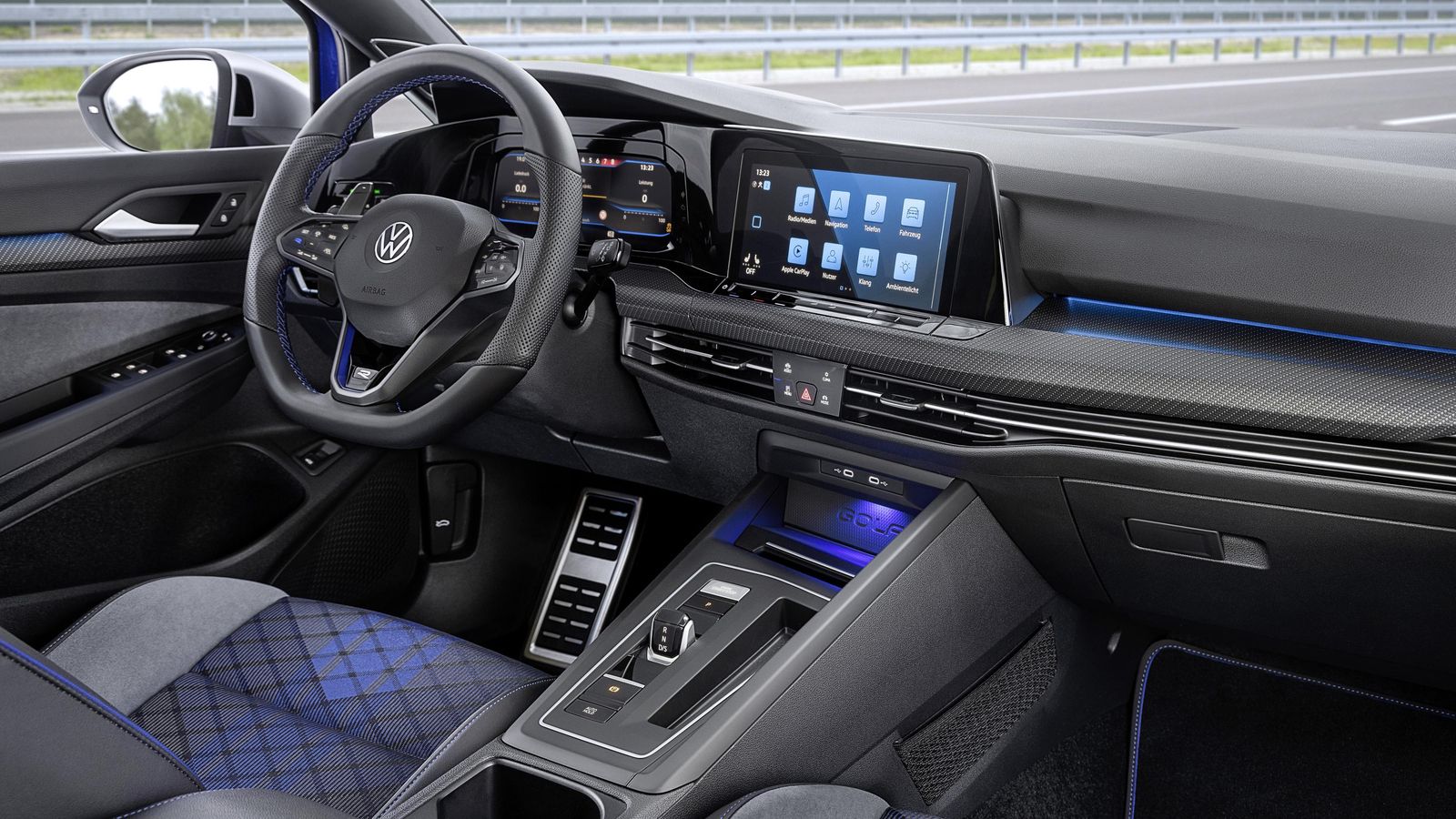 El Digital Cockpit tiene una configuración exclusiva R-view con nuevos menús.