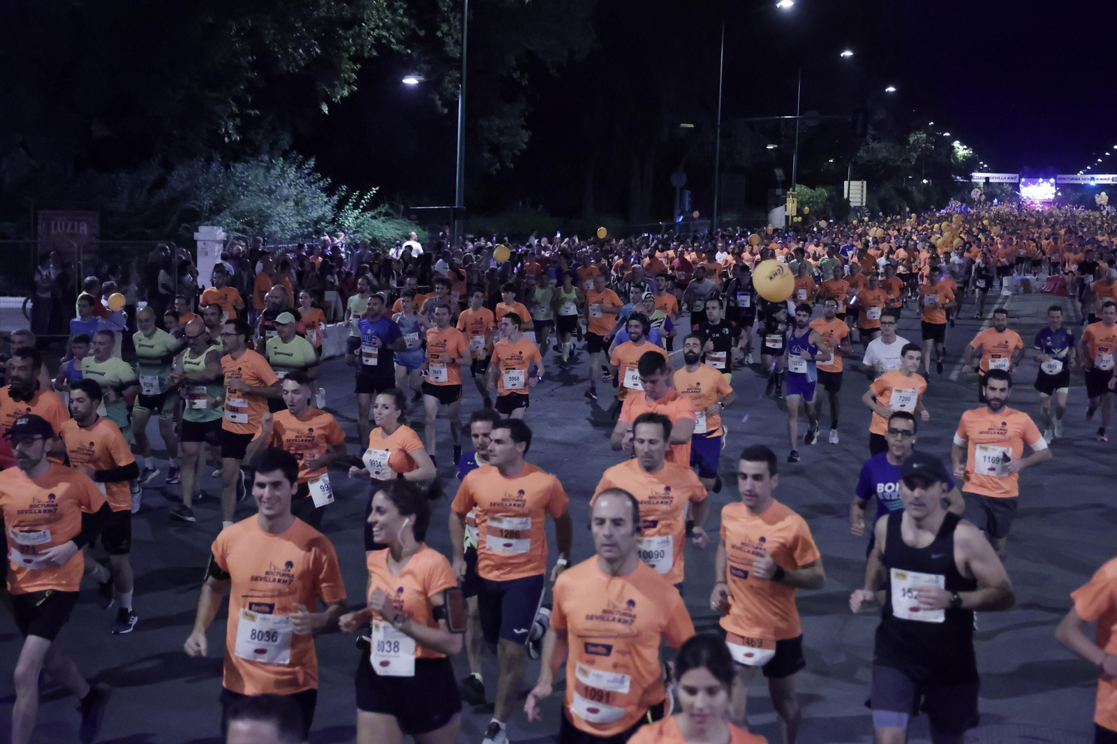 Búscate en la Carrera Nocturna de Sevilla (1)