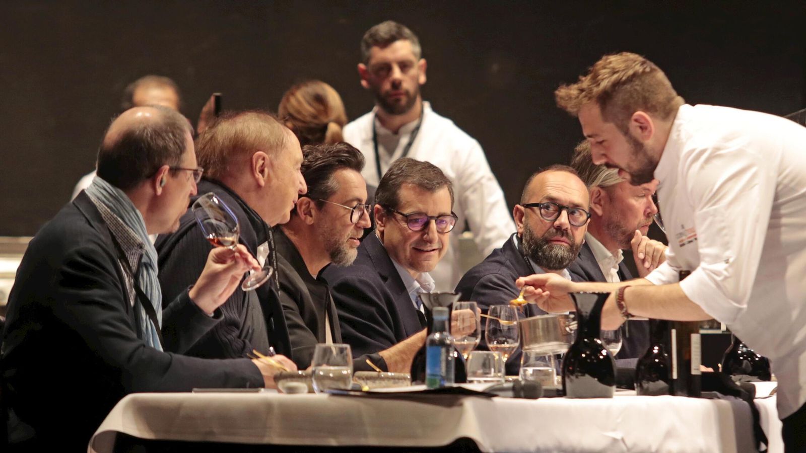 Los miembros del jurado durante una de las presentaciones del equipo del restaurante Mercado Little Spain (Nueva York), propiedad de José Andrés..