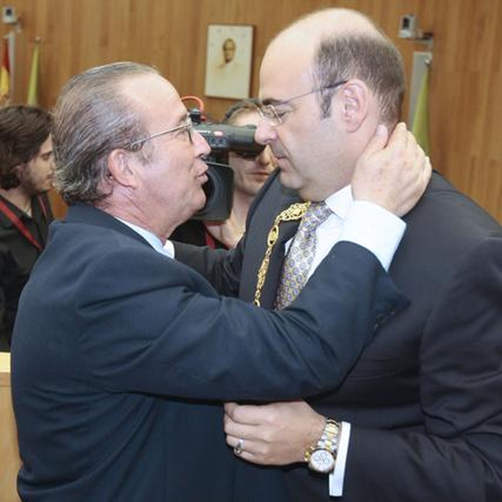Sebastián Pérez es investido como nuevo presidente de la Diputación de Granada


Foto: Mar?de la Cruz