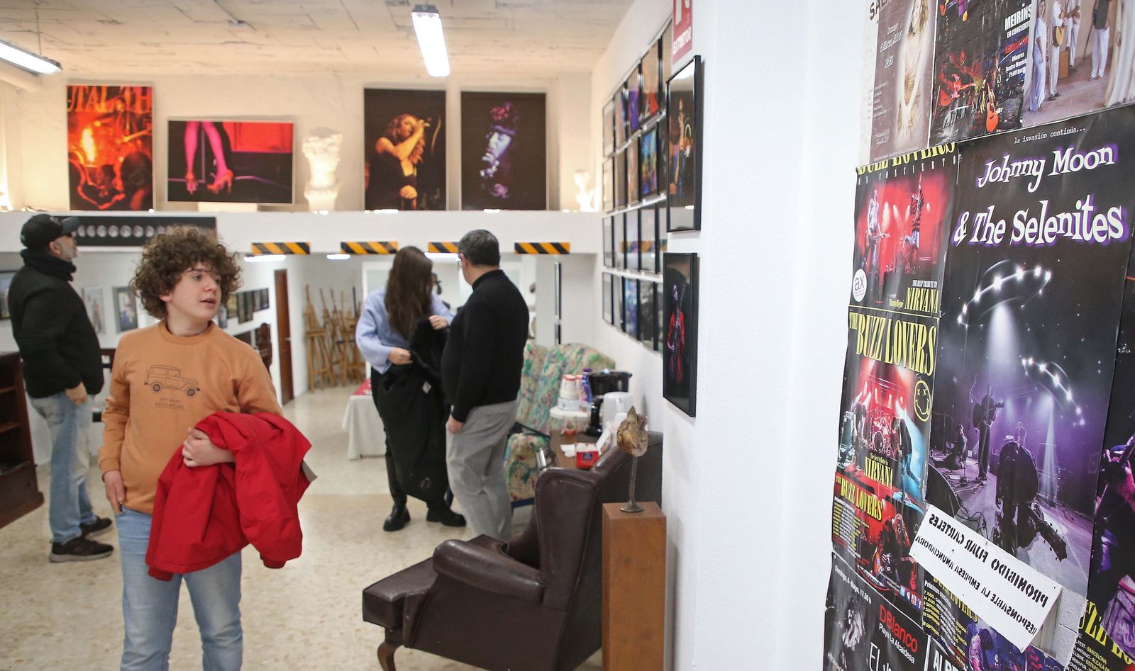 Fotos de la exposición de Tomoyuki Hotta 'Tomo los muros, prende la vida' en Algeciras