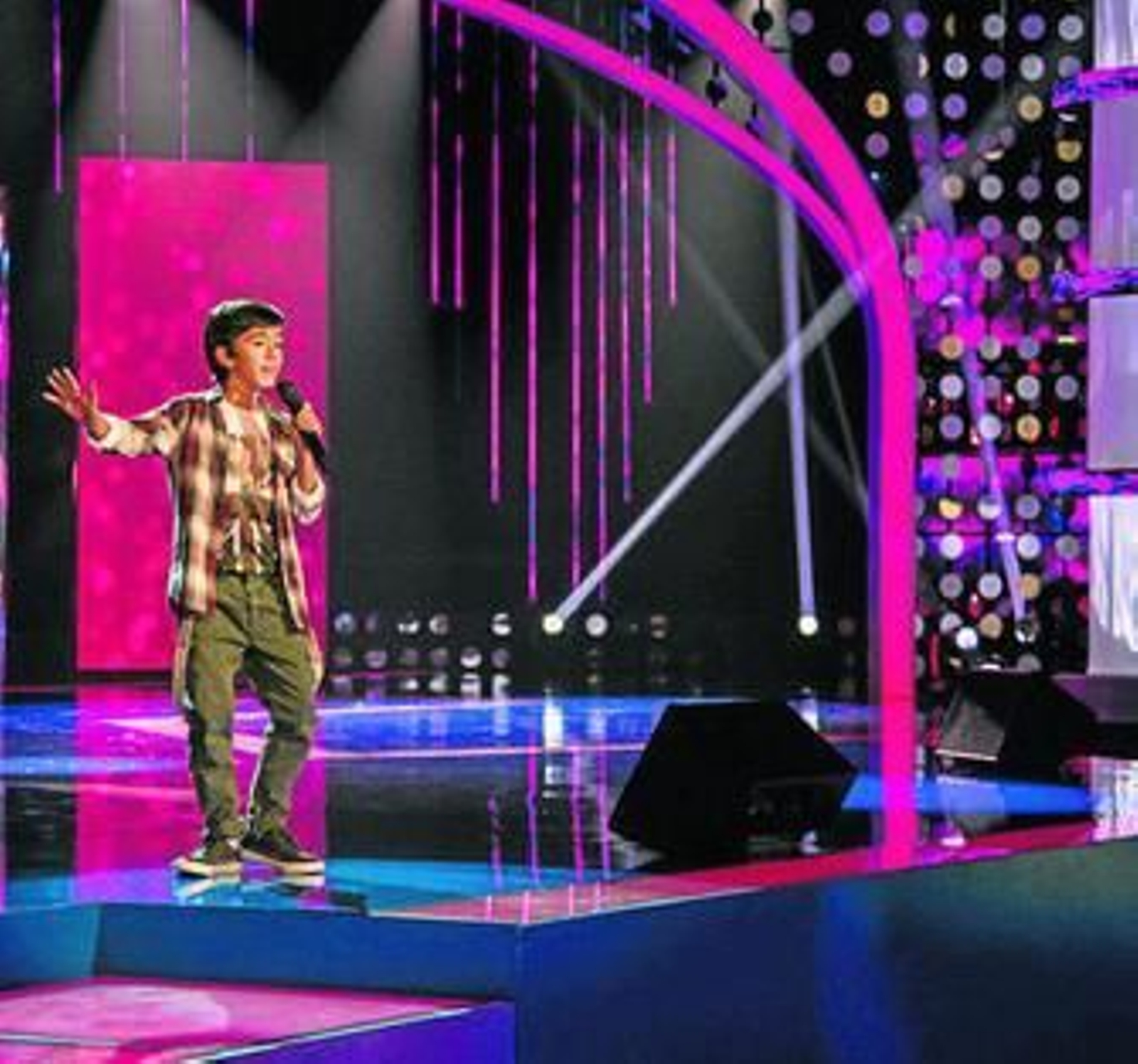 Pedro durante una de sus actuaciones en el plató de 'Pequeños Gigantes'.