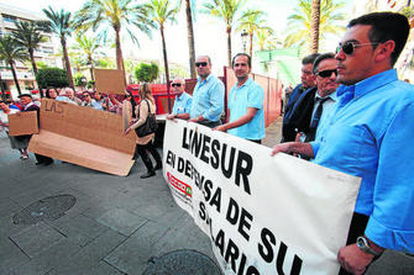 Trabajadores de Linesur, durante una protesta.