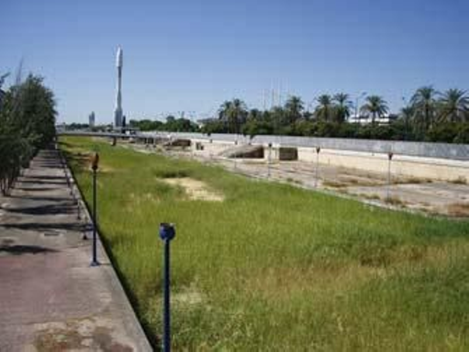 El Ayuntamiento plantea más de 5.000 aparcamientos con abonos en la Cartuja