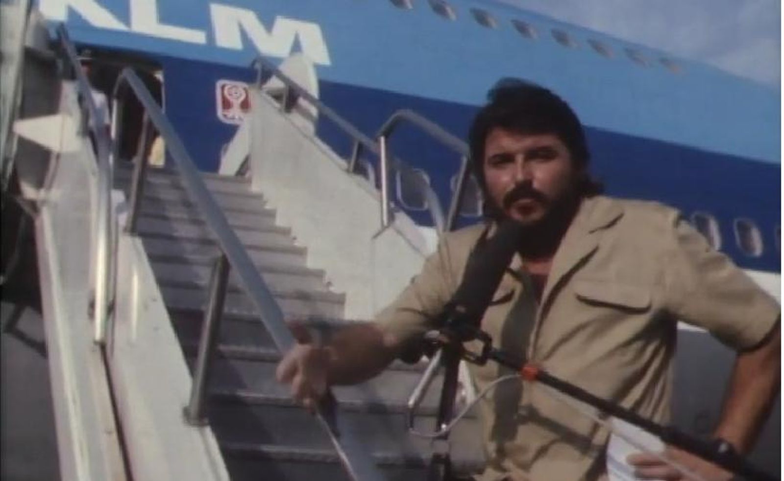 El reportero Ángel Peláez en un 'Vivir cada día' grabado en Tailandia en 1981