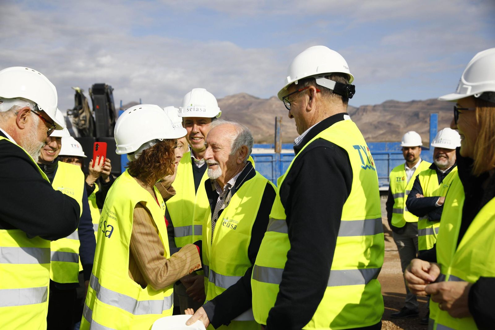 María Jesús Montero visita las obras de la balsa general de regulación de la Comarca de Usuarios Aguas de Níjar, en imágenes