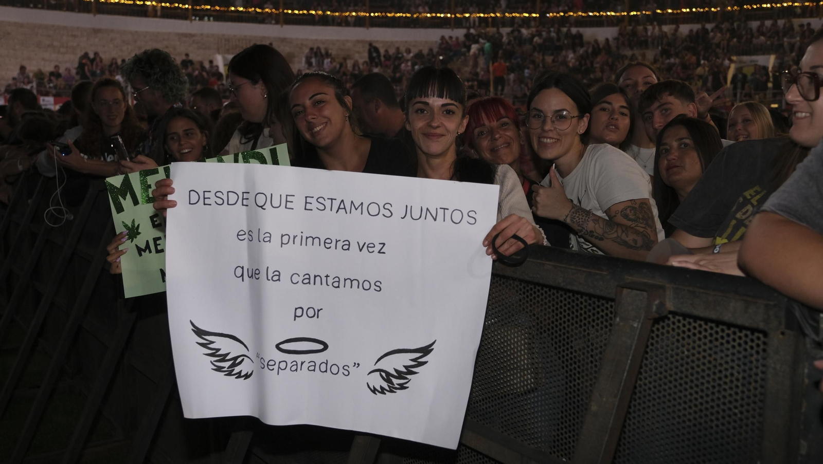 El concierto de Melendi llena de fans la Plaza de Toros de Almería, en imágenes