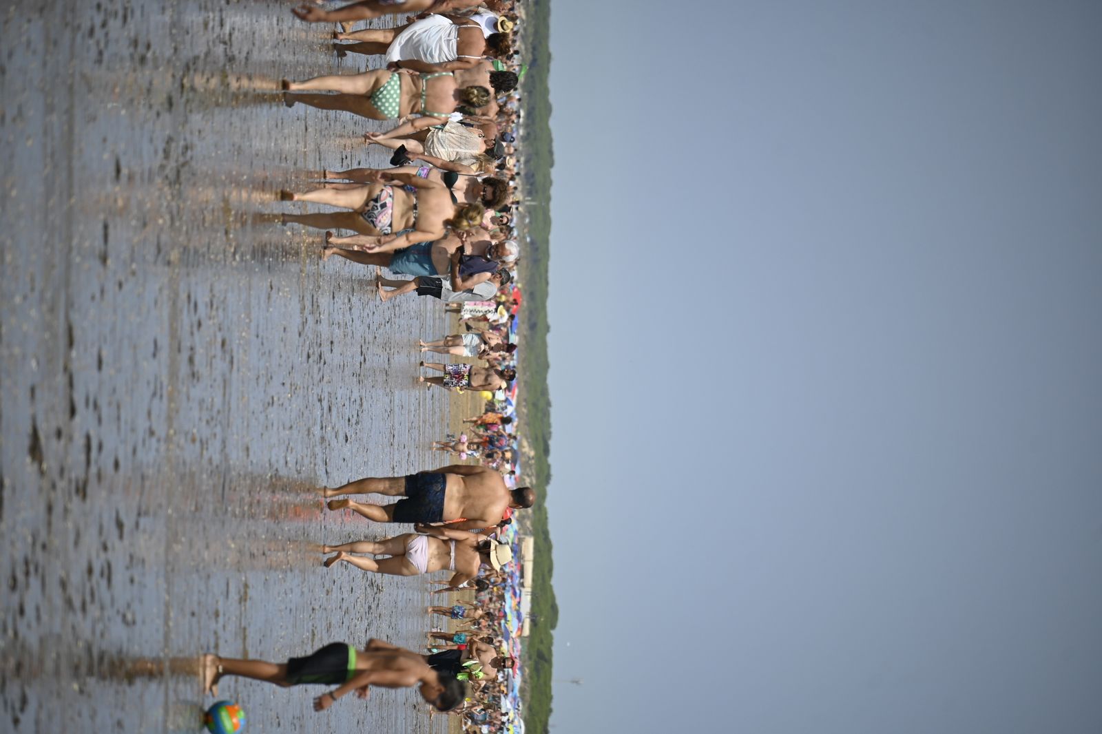 Ambiente en la playas de Huelva este sábado 22 de julio, en imágenes