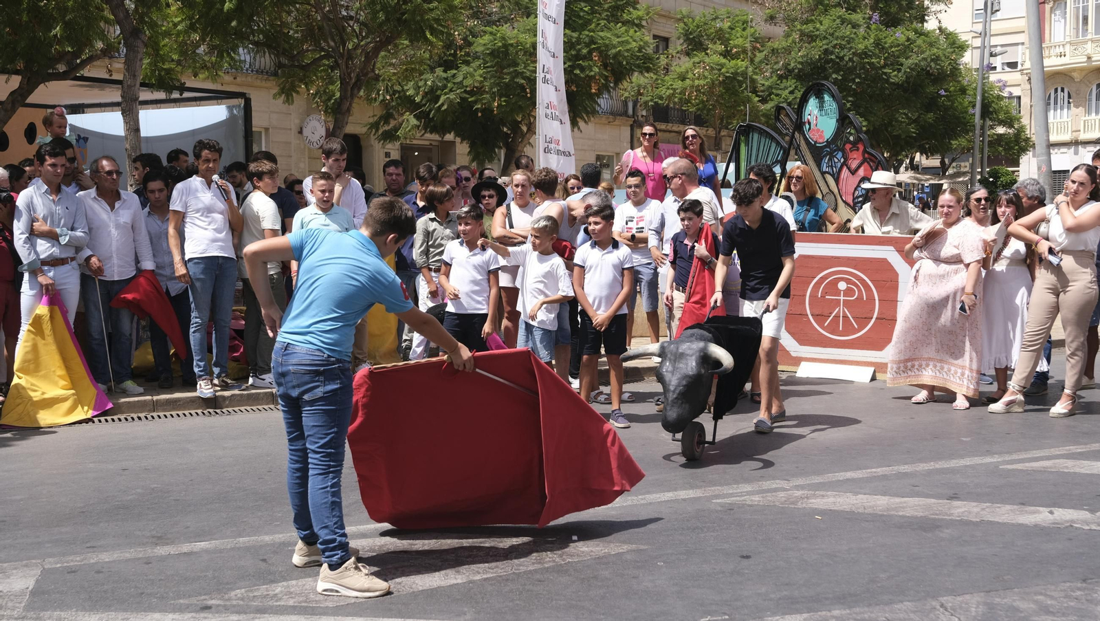 Exhibición de toreo de salón de la Escuela Taurina de Almería, en imágenes